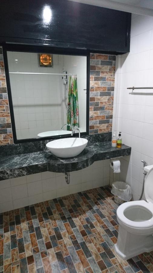 โรงแรมเมืองเพรียวอินน์ Mueang Phriao Inn Hotel Sara Buri Екстериор снимка